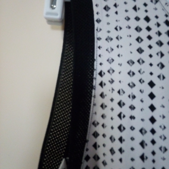 Women's Top - Picture 4 of 5